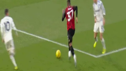 齐麟空中强攻，一臂悬空扣篮震撼观众